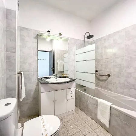 Cozy 1-bedroom Apartment, Pool, *