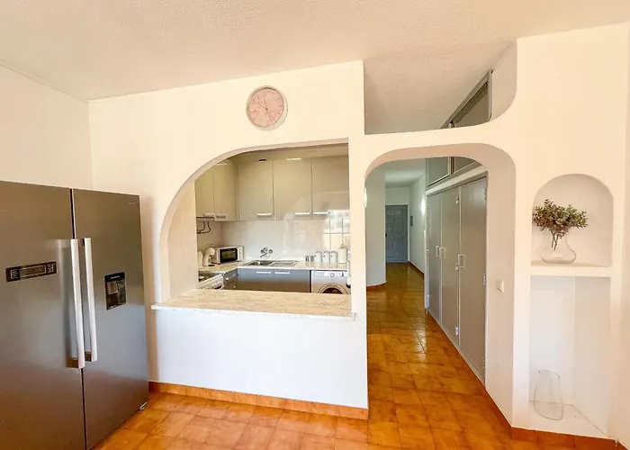 Cozy 1-bedroom Apartment, Pool, 阿尔布费拉