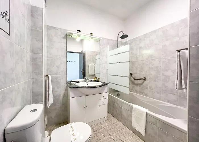 Cozy 1-bedroom Apartment, Pool, *